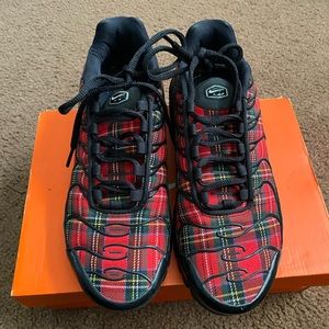 Womens 8.5 Nikes